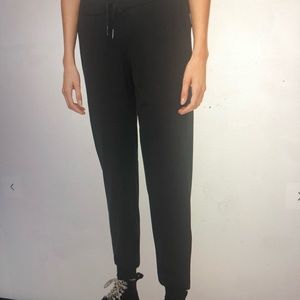 Lululemon on the fly jogger